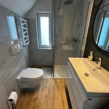 Przy Kolonijnej 別荘 オストロボ